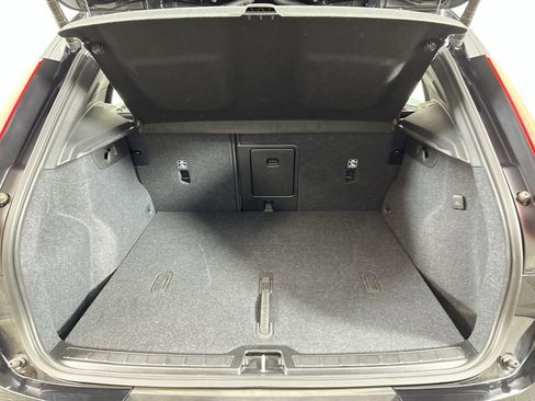 Certified 2025 Volvo XC40 B5 Ultra image 21