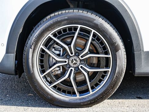 Used 2023 Mercedes-Benz EQB 300 4MATIC image 9