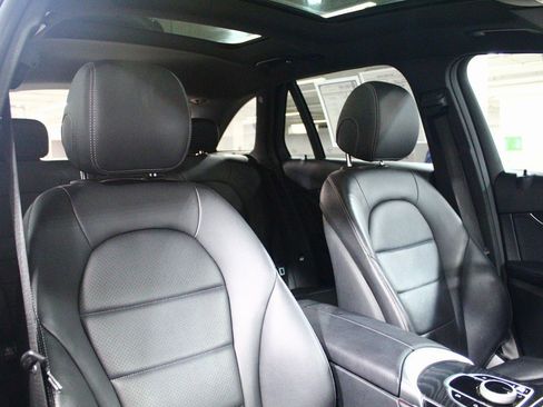 Used 2018 Mercedes-Benz GLC 300 4MATIC image 24