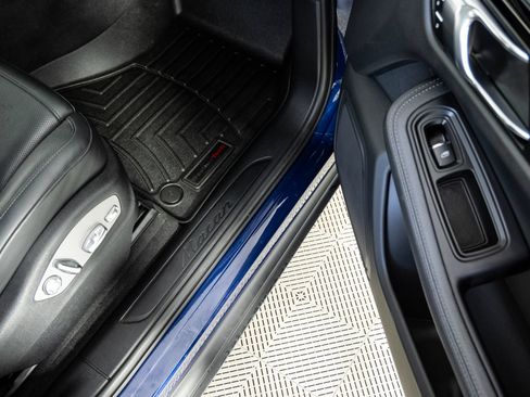 Certified 2023 Porsche Macan AWD/4WD image 25