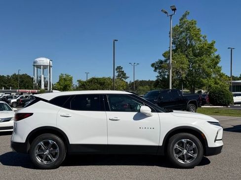 Used 2023 Chevrolet Blazer LT FWD image 4