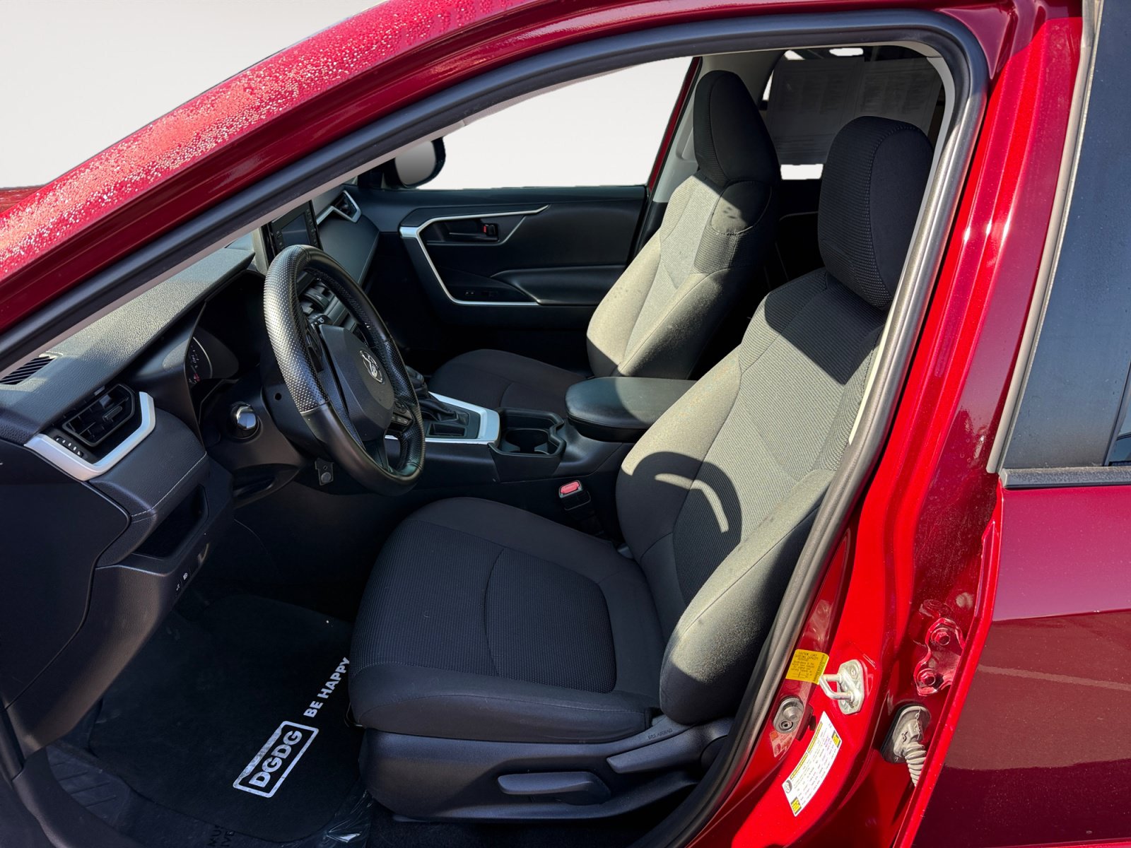 Used 2019 Toyota RAV4 LE w/ Carpet Mat Package FWD image 10