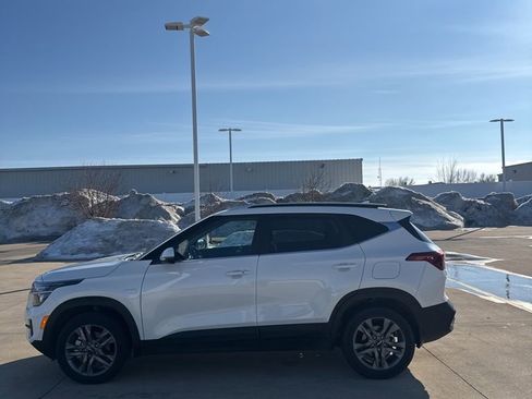 Used 2023 Kia Seltos S w/ Navigation Package image 5