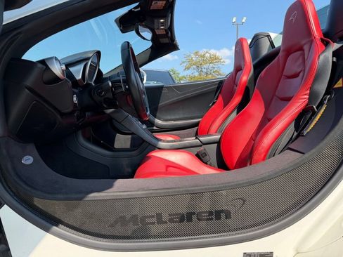 Used 2015 McLaren 650S Spider RWD image 18