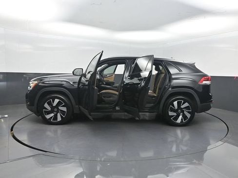 Used 2024 Volkswagen Atlas Cross Sport SE FWD image 37