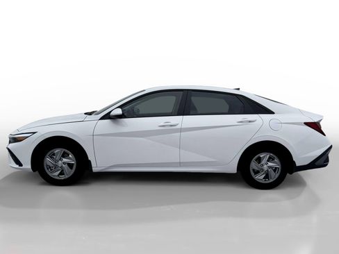 New 2026 Hyundai Elantra SE image 3