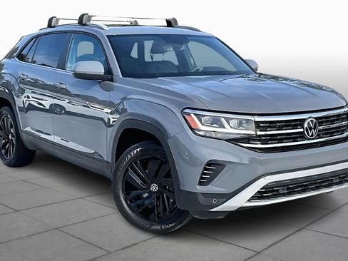 Used 2022 Volkswagen Atlas Cross Sport SE image 2