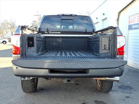 Used 2017 Nissan Titan SL image 5