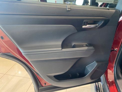 New 2026 Toyota Highlander XLE image 14