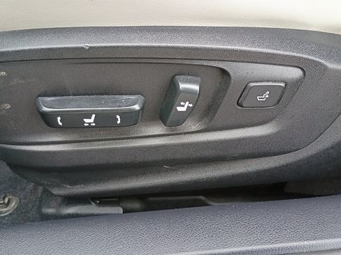 Used 2014 Lexus ES 350 w/ Luxury Package FWD image 18