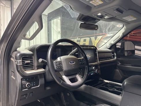Used 2023 Ford F250 Lariat w/ Lariat Ultimate Package AWD/4WD image 5