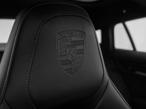 Certified 2025 Porsche Panamera 4 image 21