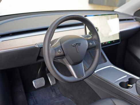 Used 2022 Tesla Model Y Long Range AWD/4WD image 13