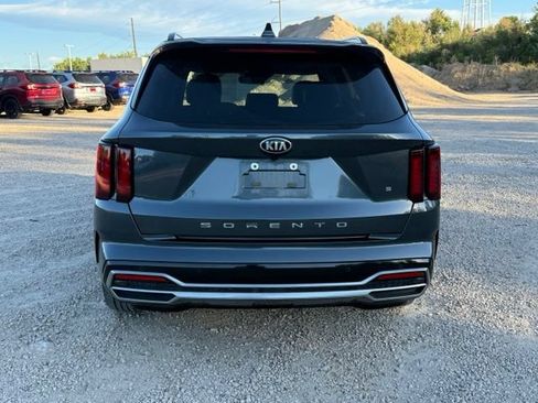 Used 2021 Kia Sorento S w/ Panoramic Sunroof Package FWD image 4