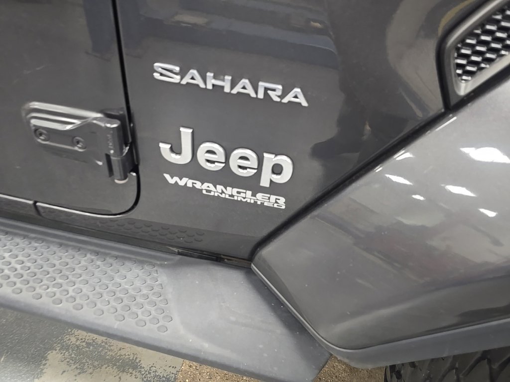 Used 2018 Jeep Wrangler Unlimited Sahara w/ Cold Weather Group AWD/4WD image 3