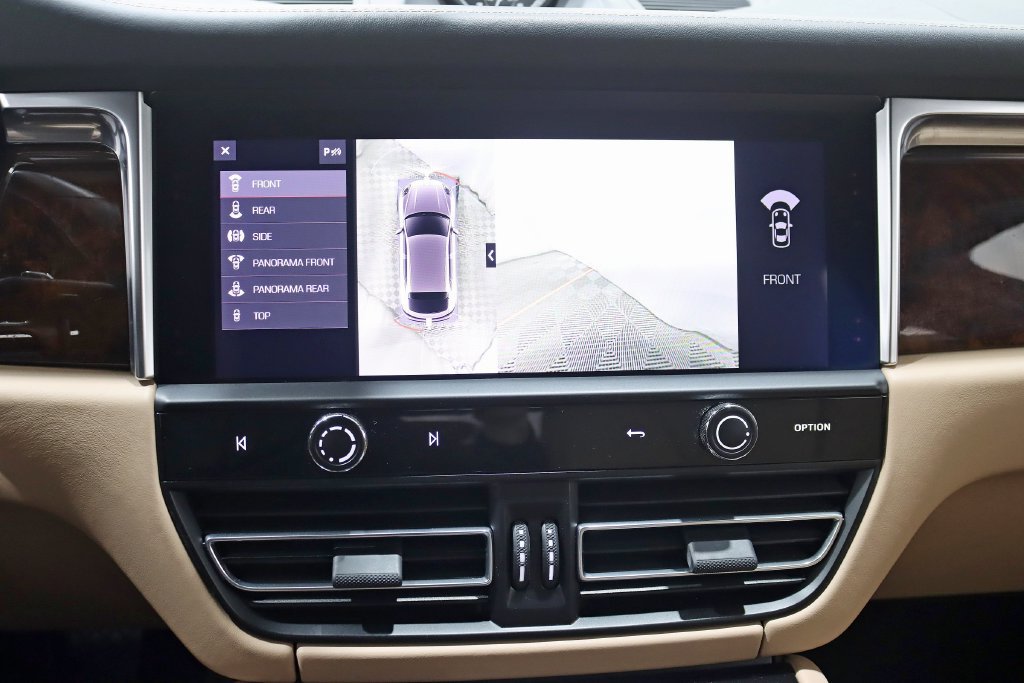 Used 2022 Porsche Macan AWD/4WD image 16
