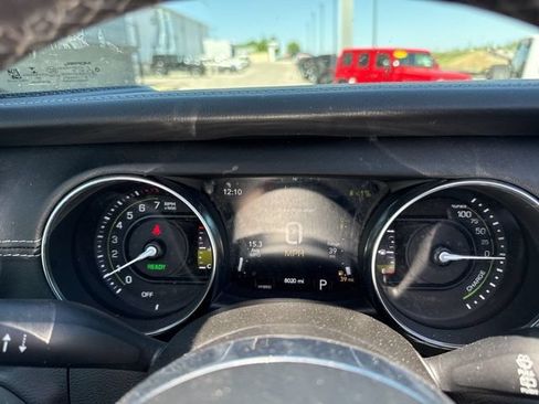 Used 2023 Jeep Wrangler Unlimited Sahara w/ Cold Weather Group AWD/4WD image 17