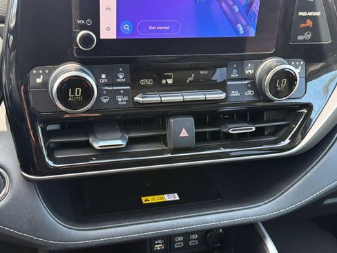 Used 2023 Toyota Highlander XLE FWD image 19
