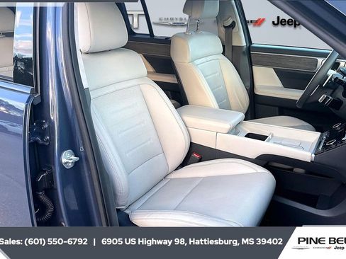 Used 2025 Hyundai Santa Fe Calligraphy image 6