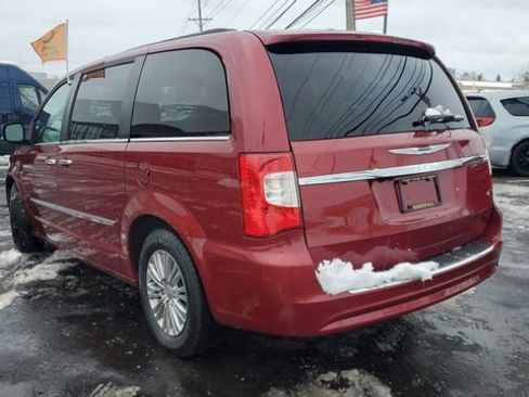 Used 2016 Chrysler Town & Country Touring-L image 22