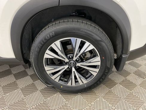 Used 2023 Nissan Rogue SV image 10