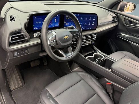 Used 2026 Chevrolet Traverse LT AWD/4WD image 3