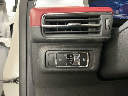 Used 2023 Lincoln Corsair Reserve w/ Equipment Group 201A image 17