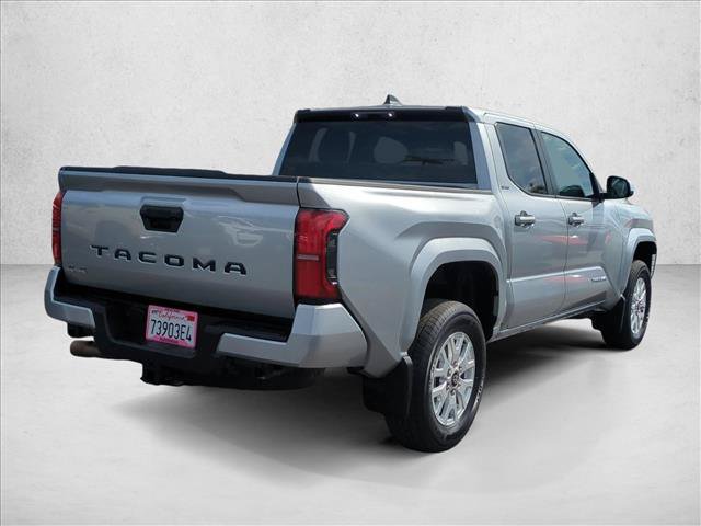 Used 2025 Toyota Tacoma SR5 AWD/4WD image 5
