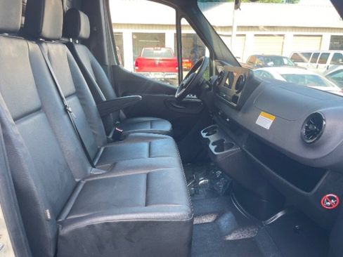Used 2023 Mercedes-Benz Sprinter 2500 image 14