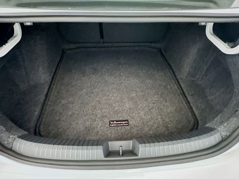 Used 2025 Volkswagen Jetta SE image 29