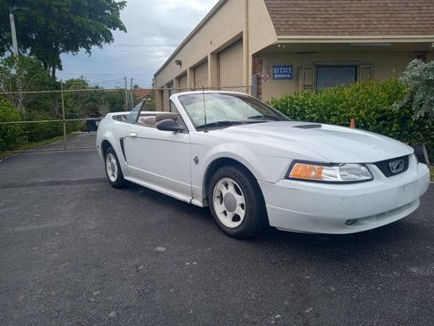 Used 1999 Ford Mustang Convertible image 9