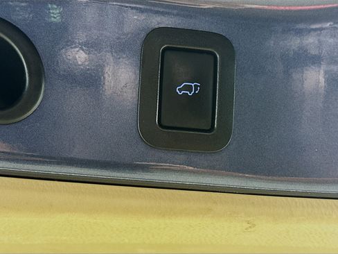 Used 2016 Toyota Highlander Limited Platinum FWD image 32