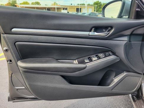 Used 2023 Nissan Altima 2.5 SV image 17
