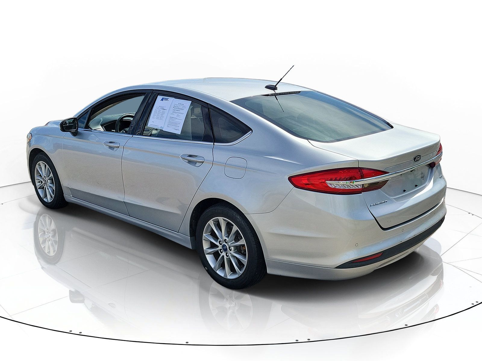 Used 2017 Ford Fusion SE FWD image 4