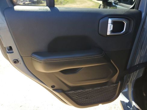 Used 2024 Jeep Wrangler Unlimited Sahara AWD/4WD image 17