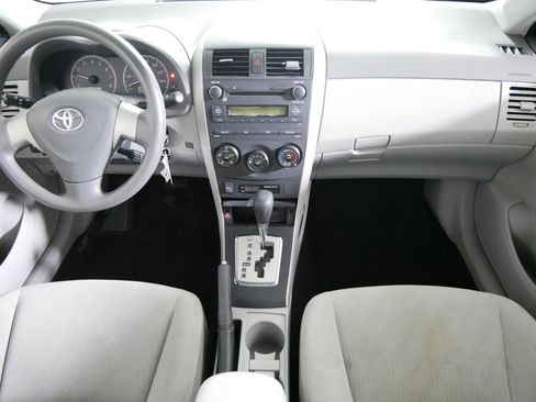 Used 2010 Toyota Corolla LE image 10