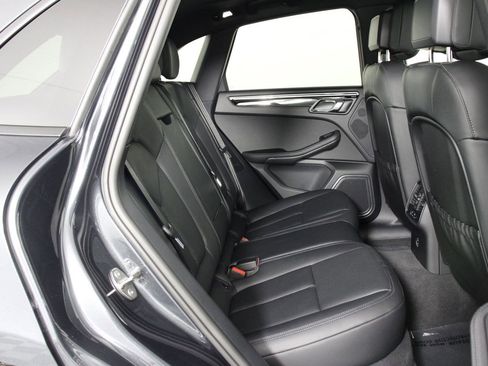 Certified 2026 Porsche Macan AWD/4WD image 32