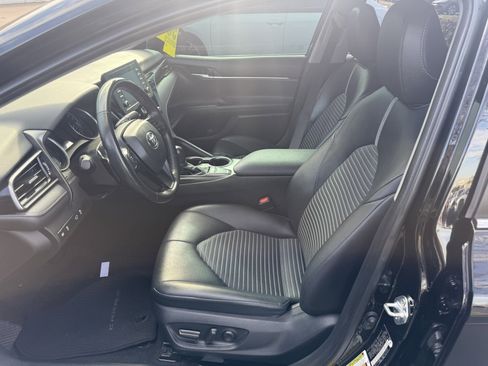 Used 2023 Toyota Camry SE image 4