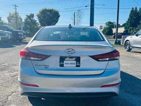 Used 2017 Hyundai Elantra SE image 5
