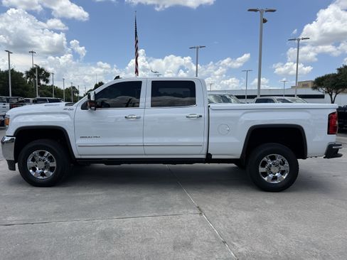 Used 2018 GMC Sierra 2500 SLT w/ Duramax Plus Package AWD/4WD image 8