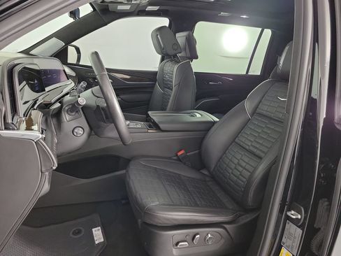 Used 2024 Cadillac Escalade ESV Sport Platinum AWD/4WD image 17