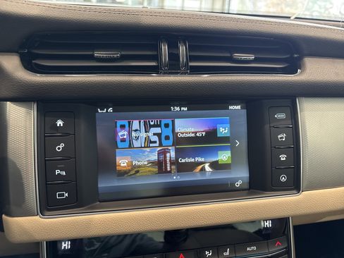 Used 2017 Jaguar XF Prestige image 26