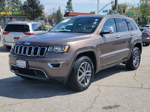 Used 2017 Jeep Grand Cherokee Limited image 10