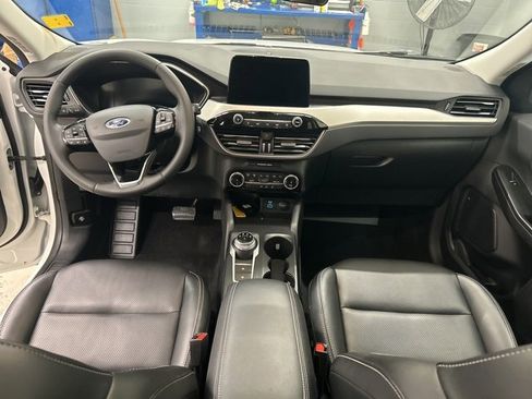 Used 2022 Ford Escape SEL w/ Technology Package image 10