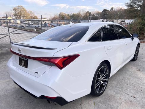 Used 2019 Toyota Avalon XSE image 3