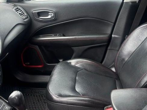 Used 2018 Jeep Compass Trailhawk w/ Leather Interior Group AWD/4WD image 9