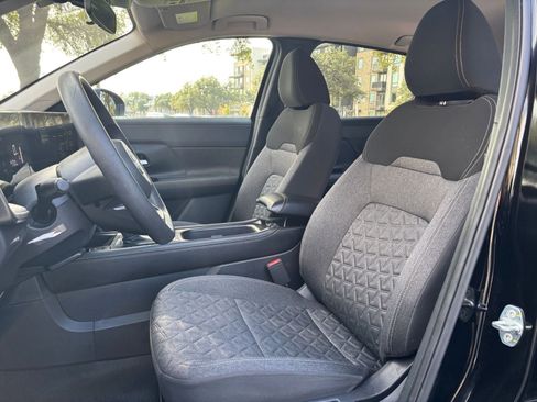 Used 2025 Nissan Kicks SV image 21