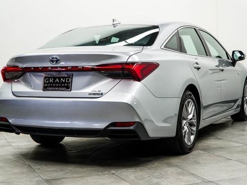 Used 2021 Toyota Avalon XLE w/ Moonroof Package image 12