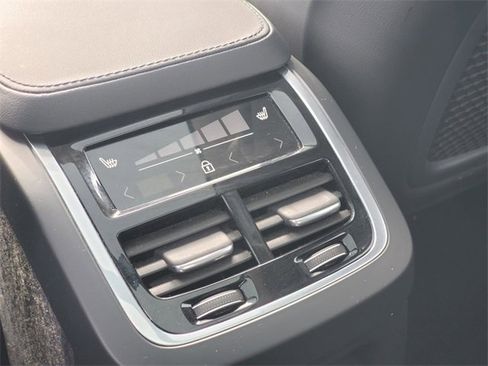 Certified 2024 Volvo XC90 T8 Plus w/ Protection Package Premier image 34