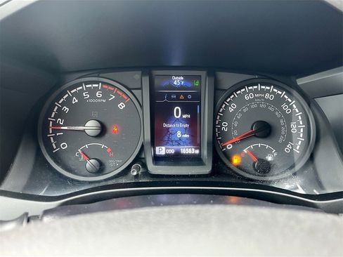 Used 2022 Toyota Tacoma SR image 12